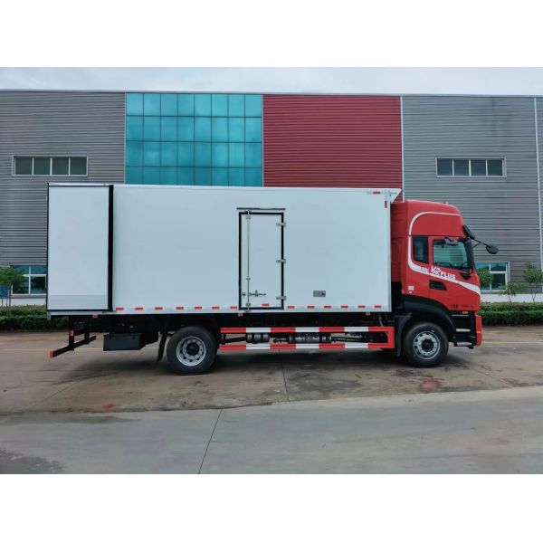 Dongfeng 6X4 Tractor with 40ton-50ton Transport Freezer Trailer Refrigerator Container Semi Trailer