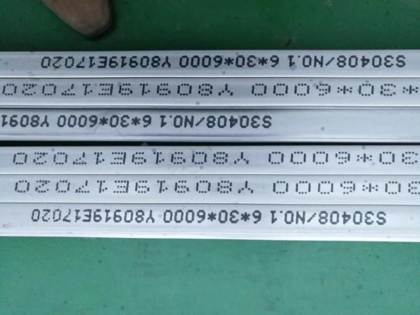 As barras lisas 304 de aço inoxidável cortaram da tira inoxidável laminada a alta temperatura cortada aos comprimentos