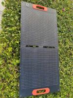 Chargeur solaire double avec une surface étanche en ETFE et une efficacité de panneau solaire allant jusqu'à 23,5%