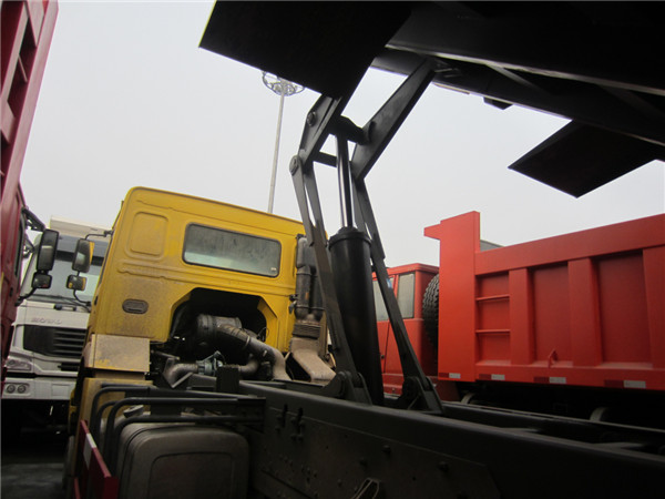 ZZ3257N3647A Heavy Duty Dump Truck With Ferman ZF Steering And 18 CBM Capacity