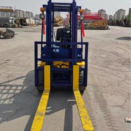 Komatsu 2.5 Ton Used Diesel Forklift 3m Lifting Height 2 Masts Stages