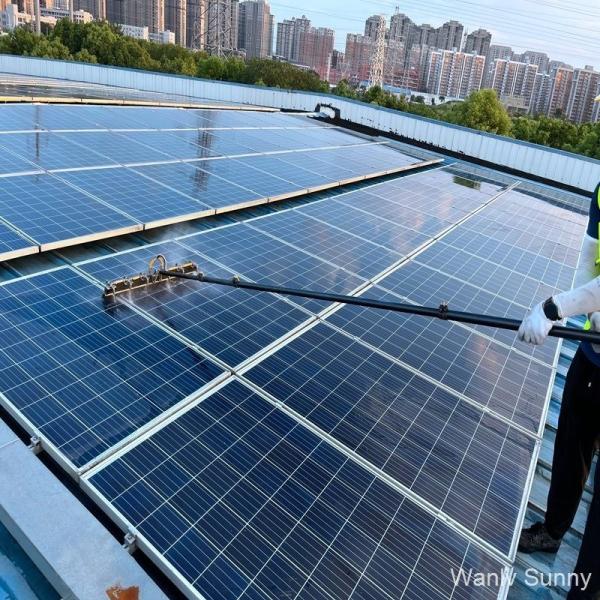 5.5-Meter Telescopic Handle Pressure Spray Water Brush for Quick Stain Removal on Photovoltaic Panel