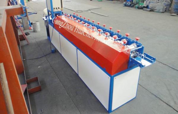 le petit pain portatif de porte de volet de longueur de 3m formant la machine avec la mouche a vu le système de coupe