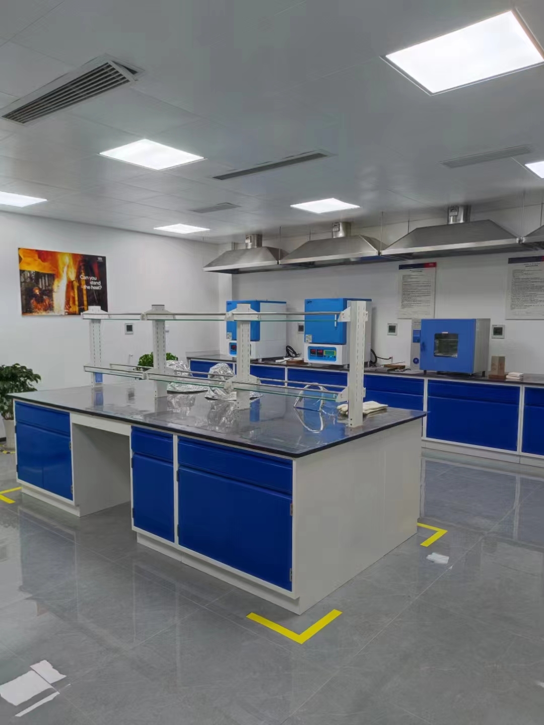 Ergonomic Laboratory Benches Heavy Duty Modular Laboratory Furniture With Epoxy Coated Steel
