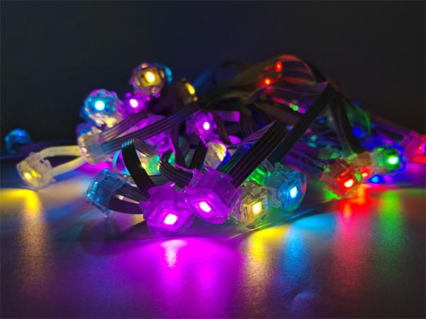 Vente à chaud 20mm coloré intelligent 0,4w 12v lumières extérieures à cordes lumières décoratives de Noël