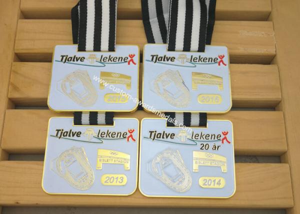Promotional Military Ribbons And Medals With Brass Material ， Custom Stamping Half Marathon Medals