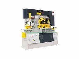 máquina de fabricação do Ironworker hidráulico da máquina 5.5KW do Ironworker do metal 90T