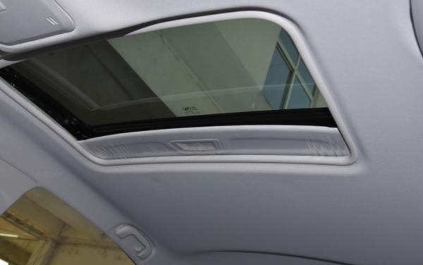Berline exclusive automatique hybride douce de sièges de la porte 5 de l'édition 1.3T 4 de Chevrolet Monza 2023