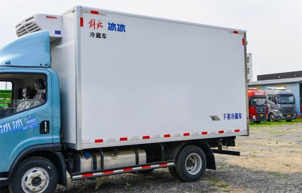 FAW 160 chevaux 4X2 4,05 m Température la plus basse congélation 15 camions réfrigérés (EU1-5) pour refroidir le porc Poulet Bœuf Eau