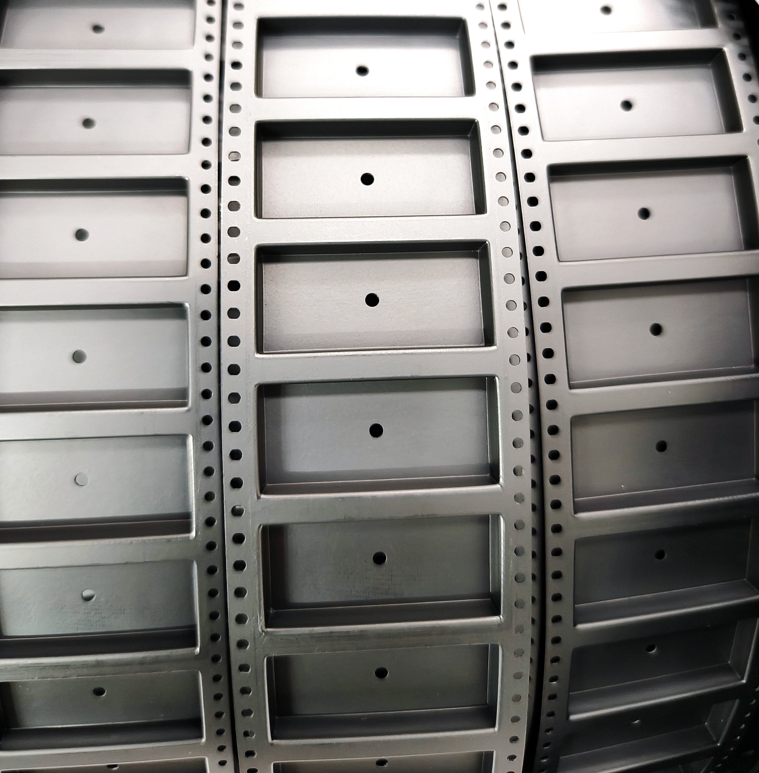 High-precision reel carrier tape, hole position tolerance ±1.5μm, for ICs and electronic components.