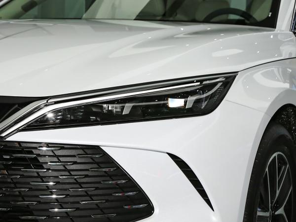 2025 BYD Electric Car Qin L EV Multi-link Suspension indépendante Chargement rapide Nouveau modèle Vente à chaud avec toit ensoleillé