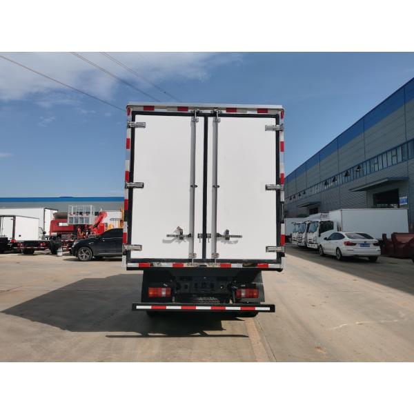 HOWO 4*2 Refrigerated Box Truck Meat And Chicken Box Fridge Van