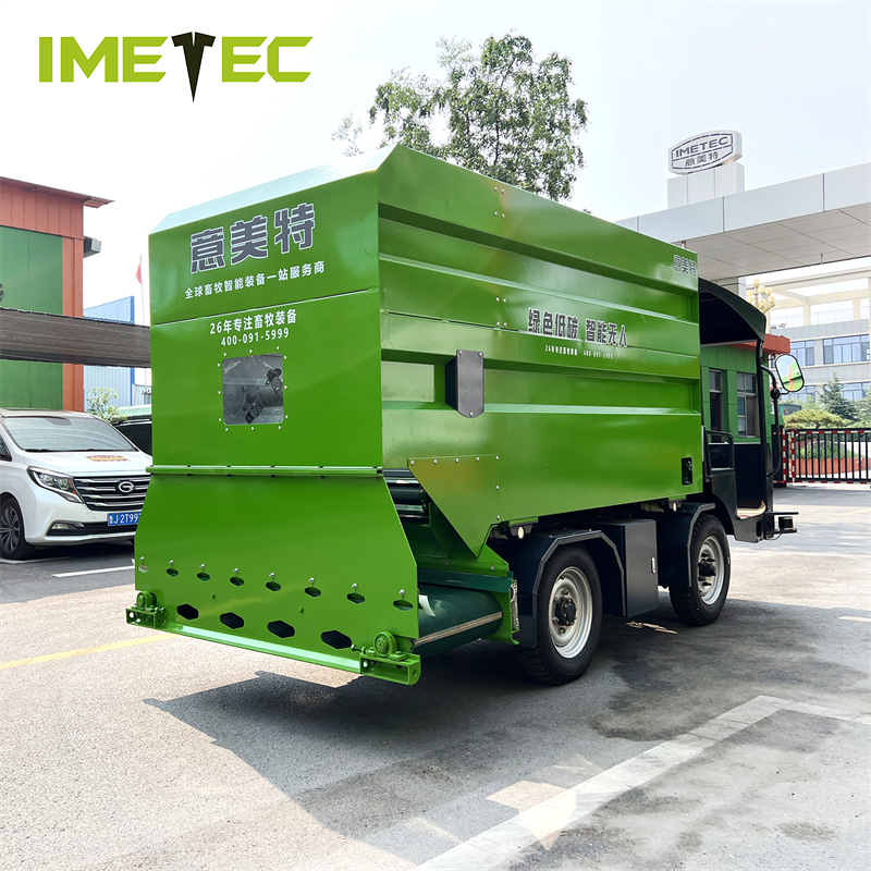 Intelligent Unmanned Robotic Feeding Systems Vehicle Livestock Farm Machinery