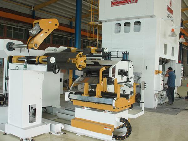 Metal Steel Coil Uncoiler Punching Machine , Pneumatic Feeder Great Performance