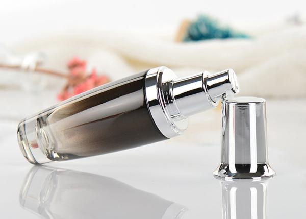 La bouteille cosmétique noire de lotion de bouteilles en verre a placé le pot 50g de crème cartonne l'emballage