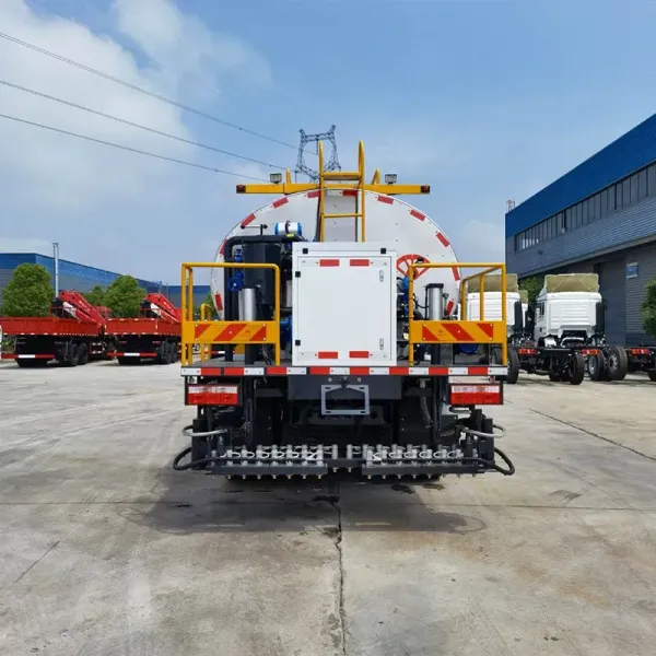 DONGFENG 4x2 Intelligent Asphalt Distributor Truck - Heated Bitumen Sprayer for Road Maintenance