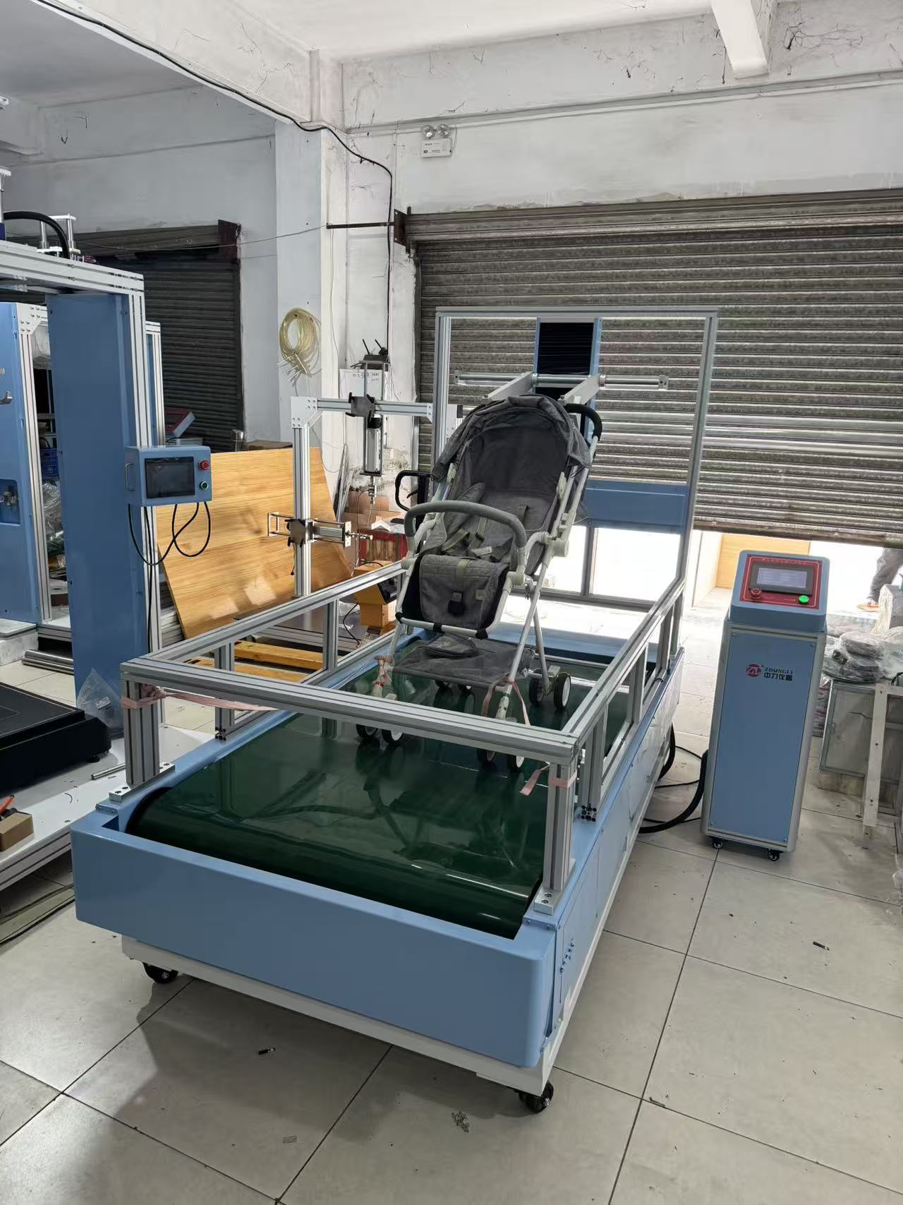 EN 1888 ASTM F833 Standard Suitcase Walking Bump Tester Luggage Wheel Rolling Durability Testing Equipment