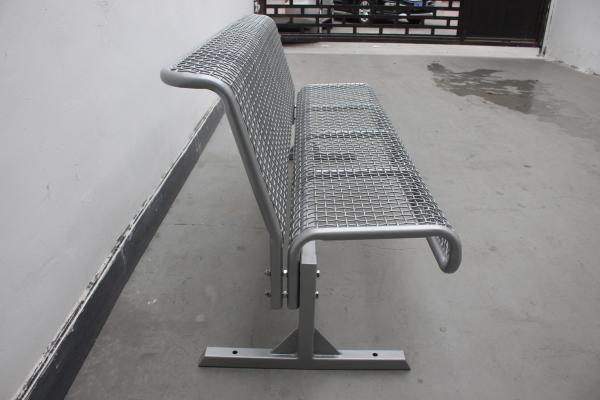 Bancos de metal para o exterior