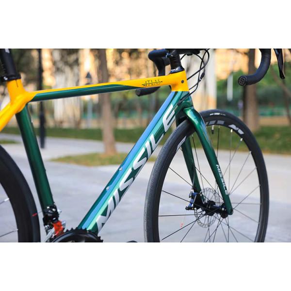Made Women's Racing Bike com freio SHIMANO BR-R7020 e estrutura de alumínio leve