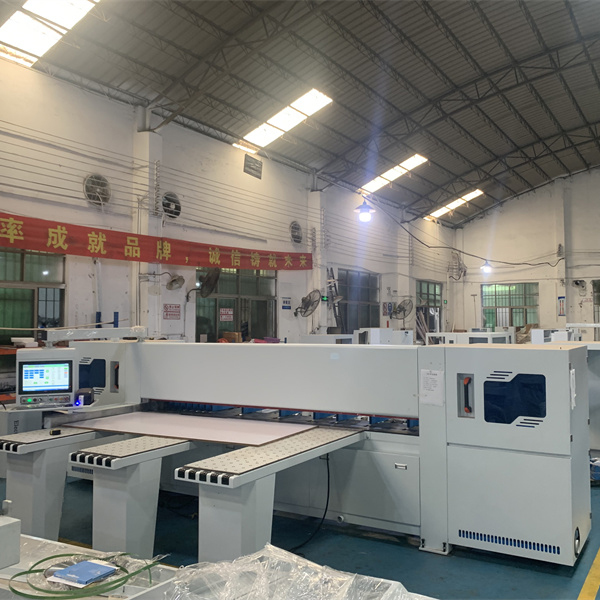 Sierra de corte de paneles CNC automática de 3300 mm con corte y optimización automática