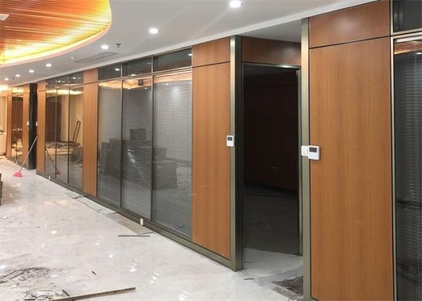 Soundproof Office Wooden Partition With Glass Customized Appearance
