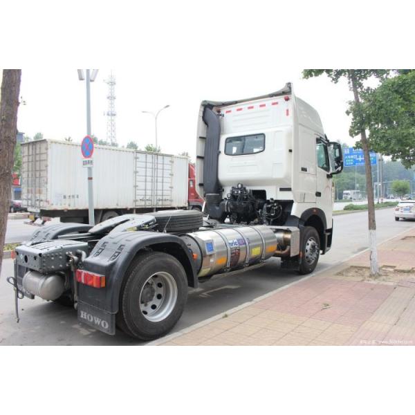 Sinotruk HOWO T7H 4*2 Dangerous Goods Towing Truck Head with Engine Capacity 8L at a