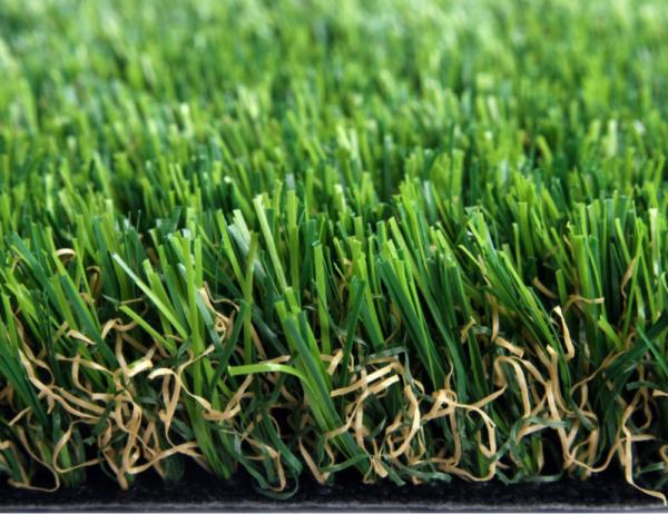 Le taux de couture du gazon artificiel pour le football est de 140 points/m2