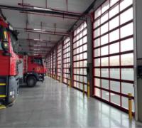 Servo inteligente de alta velocidade Industrial Automático Transparente Porta Seccional de Alumínio Vidro Bifold Altura ajustada 550mm