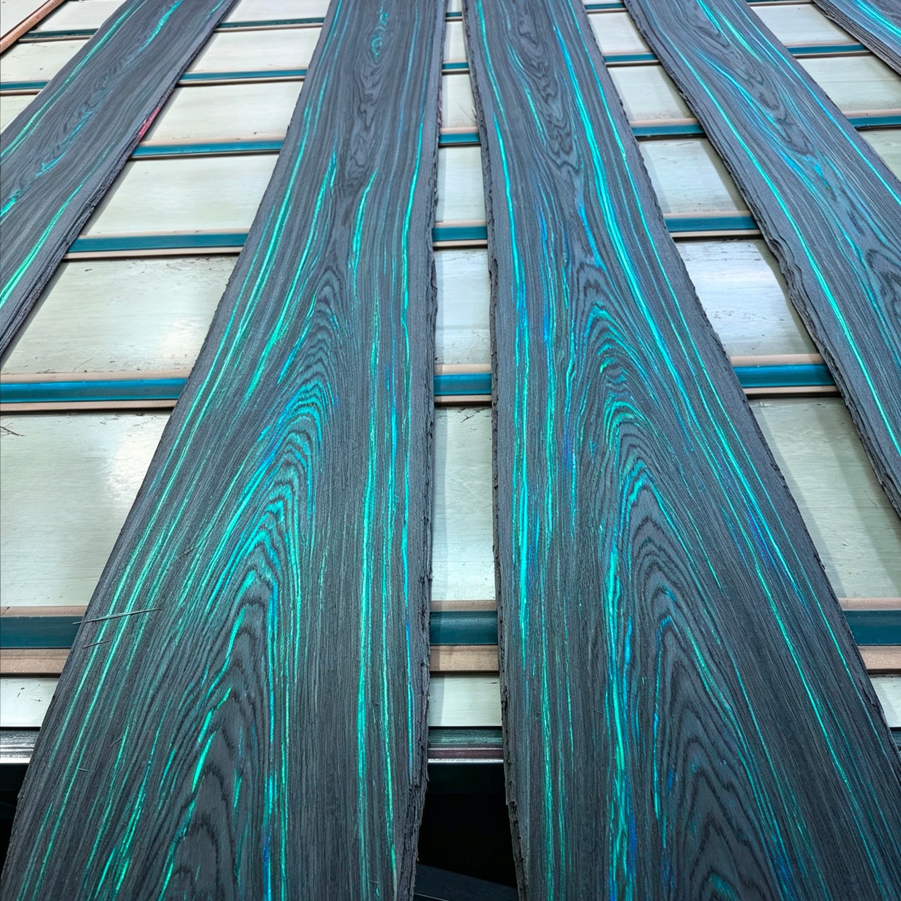 Plant Dyed Eco-Friendly Natural Wood Veneer, Iridescent Colorful Decorative Wood Veneer for Furniture, Cabinet & Interior Wall Decoration