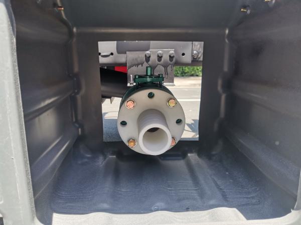 Transportation Cargo Truck 4x2 Dongfeng Tianjin Corrosive Tank Truck Manual Transmission