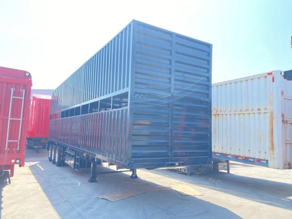 Triangle / Double Star / Double Money Livestock Transport Trailer With Hydraulic Lift