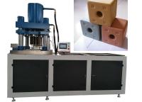O bloco de lambedura animal de sal que faz a bloco de sal da máquina a imprensa hidráulica que forma peixes da máquina pulveriza a alimentação que faz a máquina