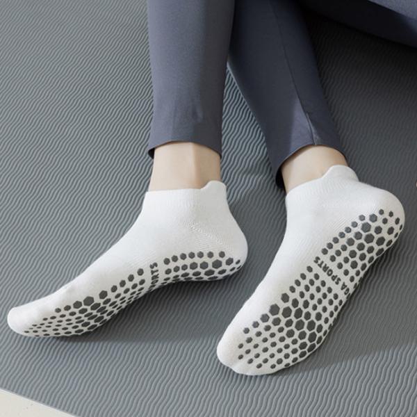 Des chaussettes de yoga non glissantes en coton sur mesure pour femmes, des chaussettes de yoga sportif, des chaussettes de pilates