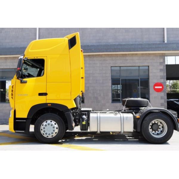 Yellow Color Sinotruk 4x2 Howo Tractor Truck 290hp Euro II Emission Standard