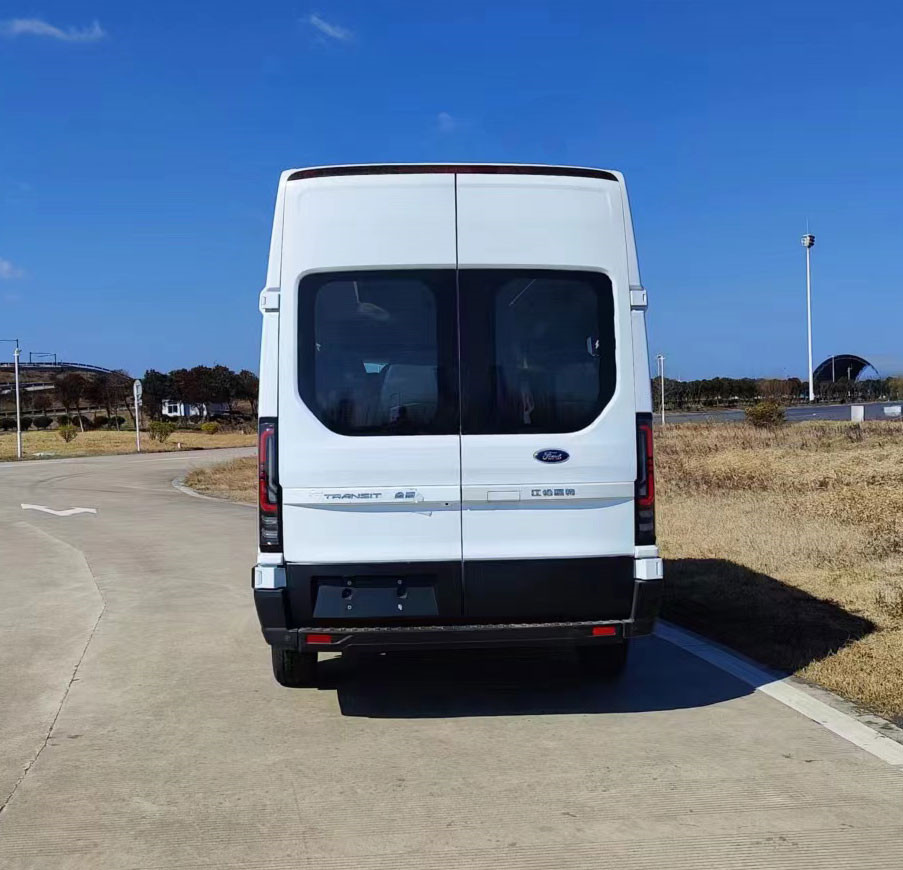 Белый микроавтобус Ford Transit 15 мест Jiangling 10 мест микроавтобус