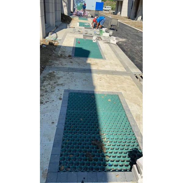 CE/ISO9001/ISO14001 Certified 38 48mm Plastic Grass Paver for Parking Lot and Driveway
