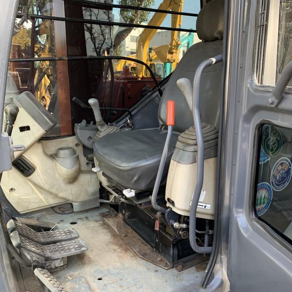 Excaver 6 tonnes de durable hydraulique à pistes Hitachi 60 excavateur d'occasion, avec un prix bas et de bonnes performances de creusement