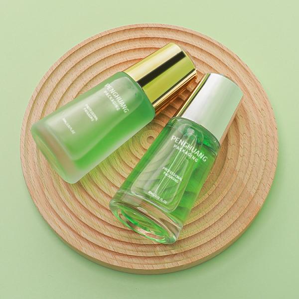 стеклянная бутылка капельницы 30ml с капельницей прессы лоснистой золотой мычки печатания шелковой ширмы логотипа левой