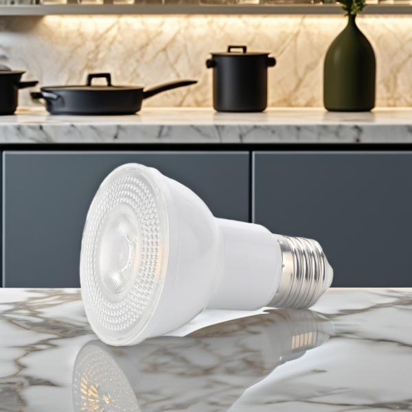 Modern Competitive Indoor Lighting 15W LED Ceiling Downlight with Aluminum Body and 2-