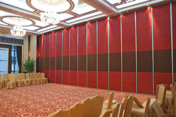Parede de separação de dobramento de madeira da instalação fácil para o estilo da abertura da sala da função