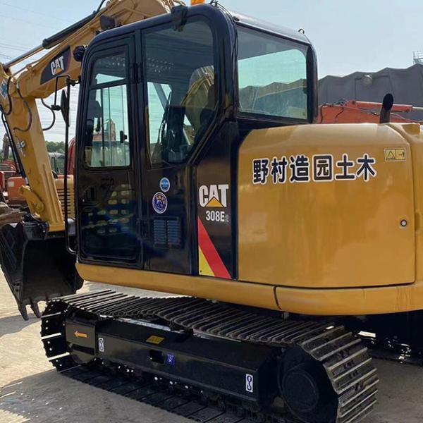 Utilisée 8 tonnes machine d'excavation de chat original du Japon creuser dans l'entrepôt