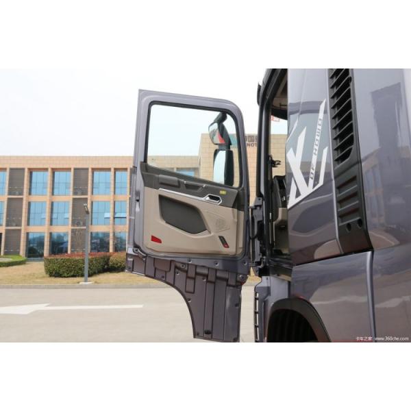SINOTRUCK HOWO Max 4*2 6*4 Traction Truck Diesel Version Special Truck Traction Head