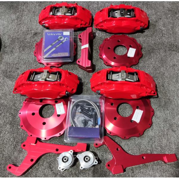 Red Aluminum Alloy Vehicle Brake Caliper  4 pots strong stopping power