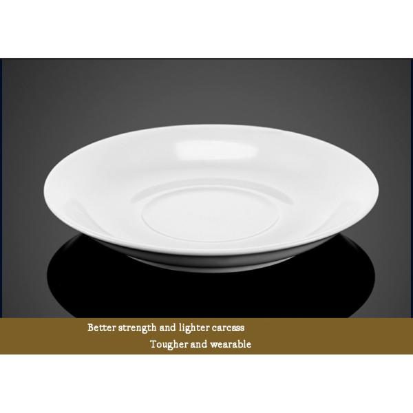 Настроить полированную фарфоровую тарелку чистый белый кофейный стакан