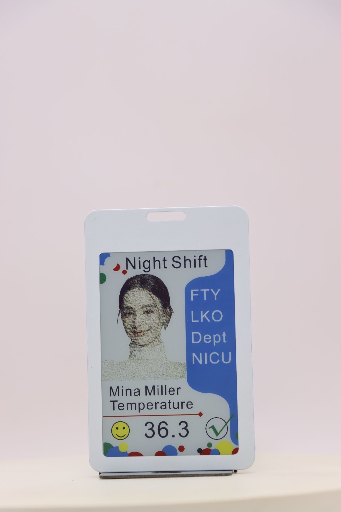 3.6 Inch 400×600 Dot Matrix E-Ink Badge BLE NFC Wireless Charge