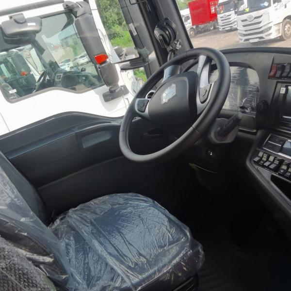Customized Sitrak 4X2 480 HP Tractor Trailer with 600L Fuel Tank and US Currency
