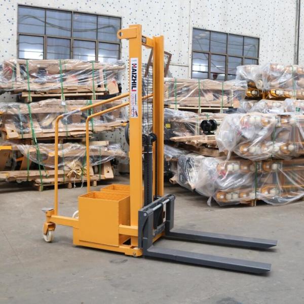 3 Ton Counterbalance Pallet Stacker Yellow Shell For Warehouse 1600mm Lifting Height