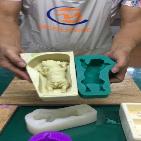 A platina curou os ofícios de borracha líquidos do silicone RTV-2 que moldam o silicone 25A