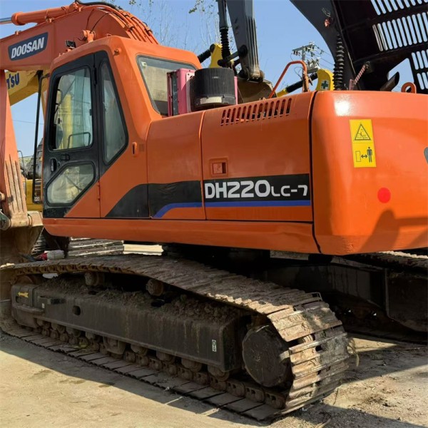 Doosan DH220 DH220LC-7 22 Ton Crawler Excavator Used Hydraulic Digger Korea Original Construction Machinery for Sale