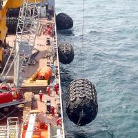 Le caoutchouc naturel marin pneumatique de flottement d'amortisseur pour l'amarrage d'amarrage de cargo